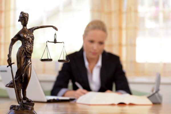 Tầm Quan Trọng Của Nghề Luật Sư Trong Xã Hội Hiện Đại